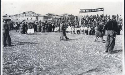 1 Maggio 1937 a Canizar (Guadalajara) L' 11. Brigata festeggia assieme alla popolazione