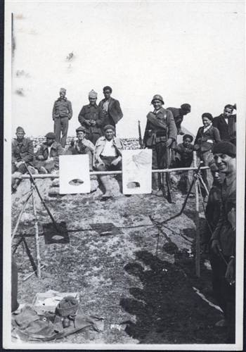 L' 11. Brigata festeggia con la popolazione Canizar 1 Maggio 1937