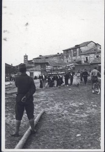 L' 11. Brigata festeggia con la popolazione Canizar 1 Maggio 1937